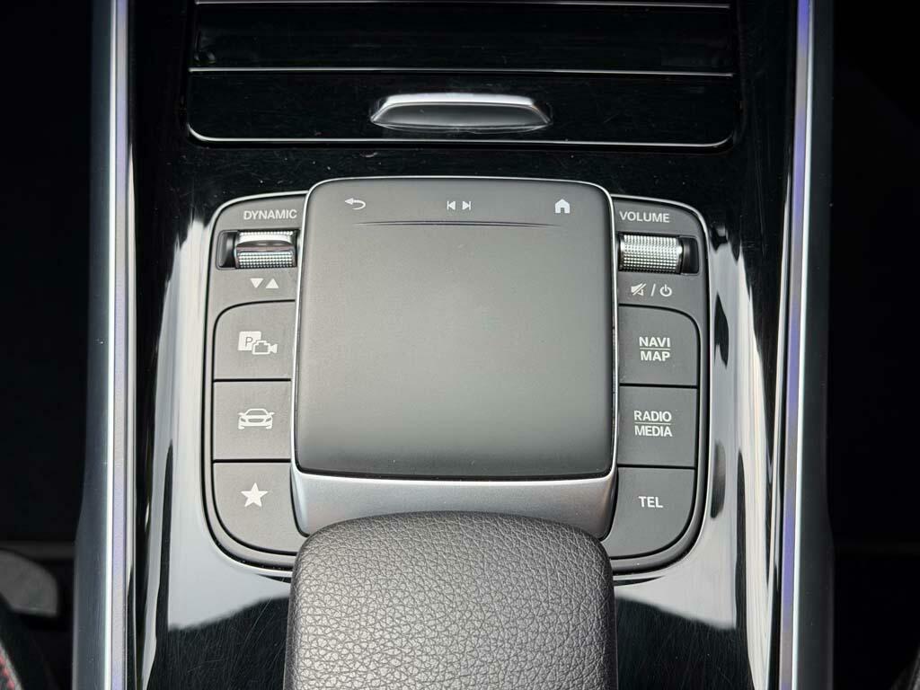 Mercedes-Benz GLB Class Glb 200 Amg Line Premium 7G-tronic White #31