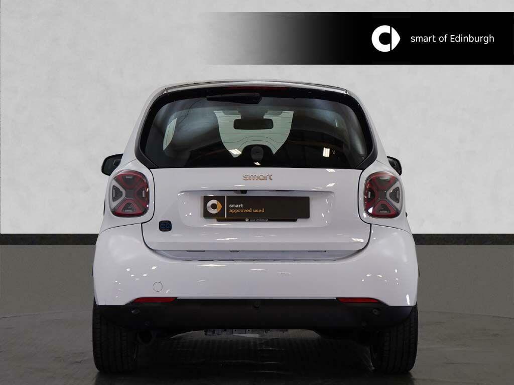 Smart Fortwo Coupe 17.6Kwh Prime Exclusive 22Kw Charger White #5