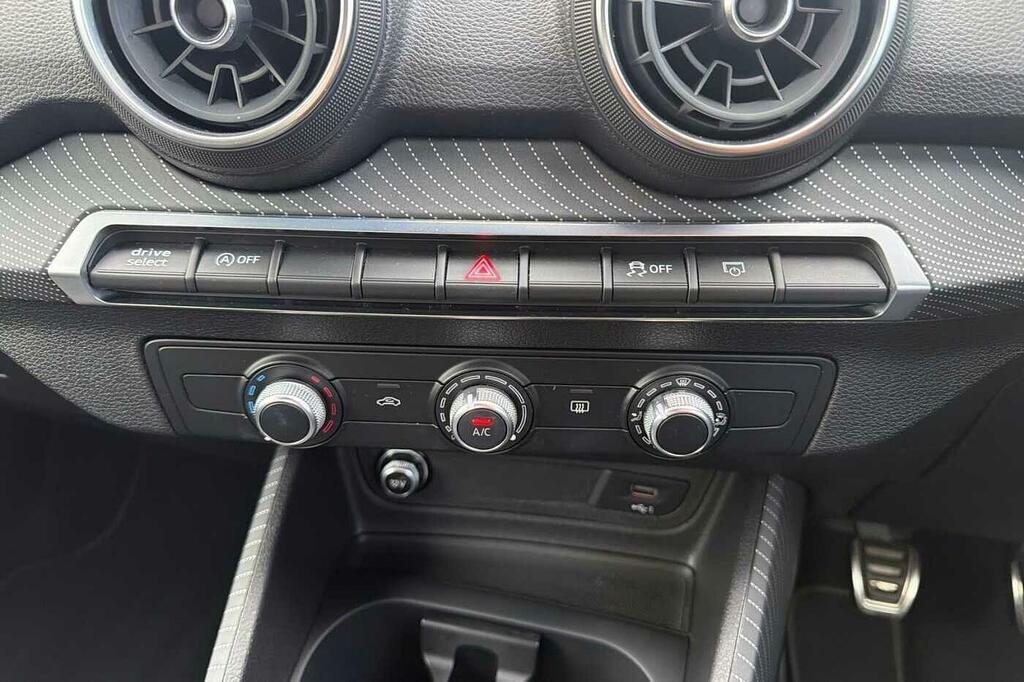 Audi Q2 Audi Estate 30 Tdi Sport White #37