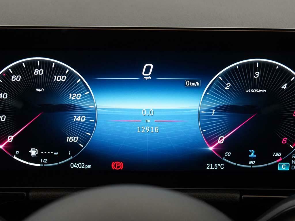 Mercedes-Benz GLA Class Gla 220 D 4Matic Amg Line Premium Plus Black #4