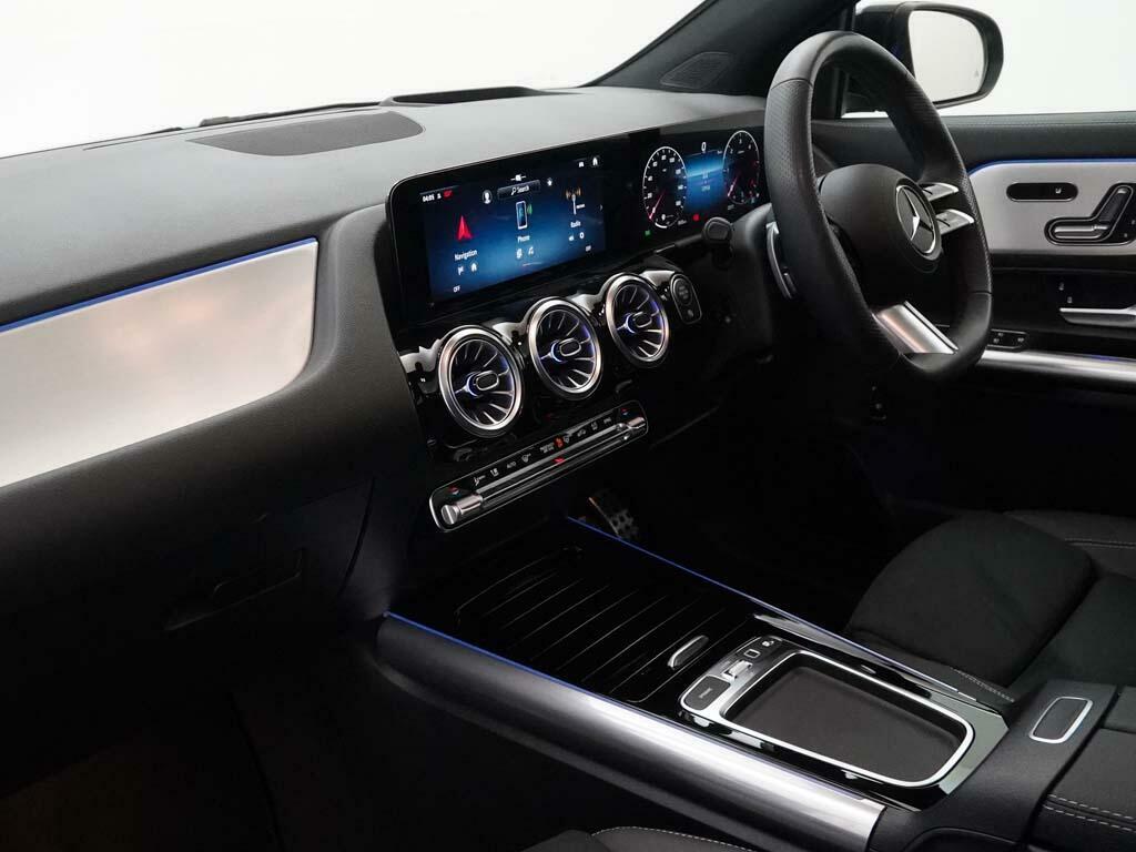 Mercedes-Benz GLA Class Gla 220 D 4Matic Amg Line Premium Plus Black #3