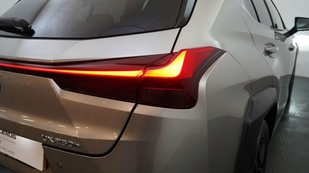 Lexus UX 2.0 Premium Sport Edition Suv Hybrid E- White #36