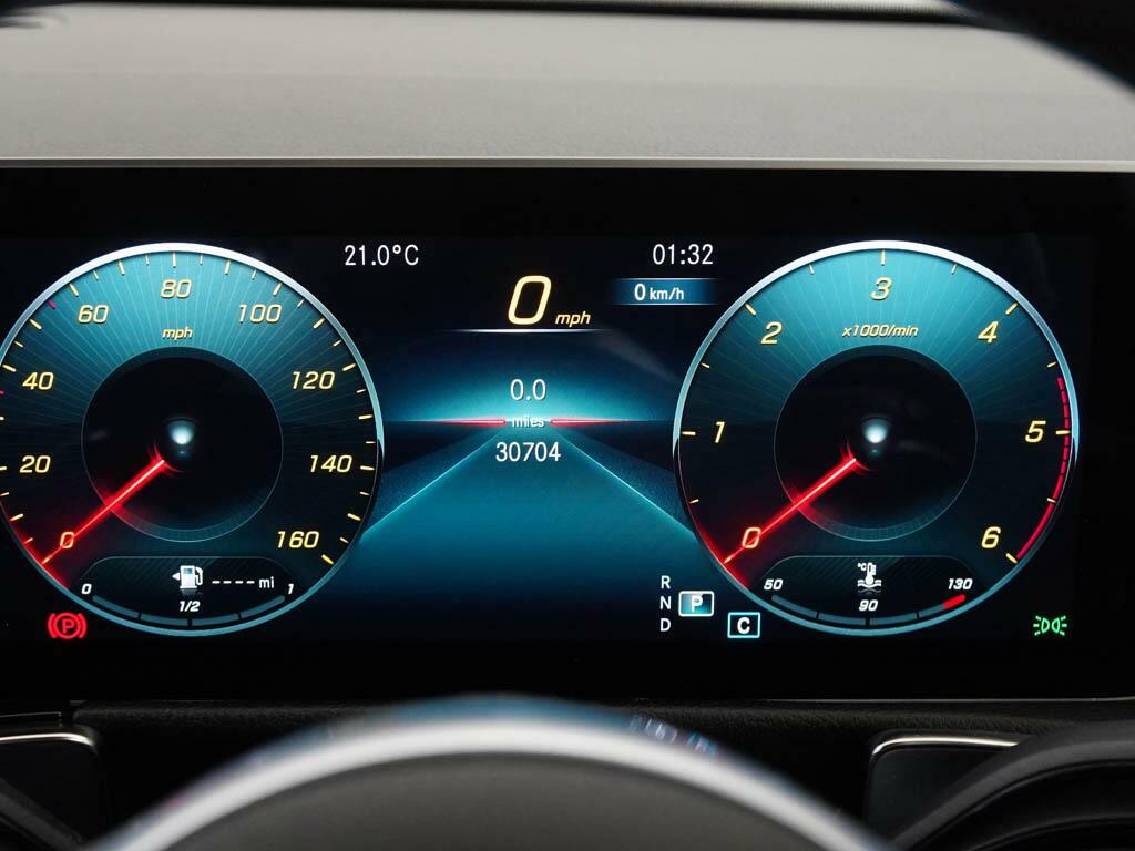 Mercedes-Benz GLB Class Glb 220 D 4Matic Amg Line Premium Black #4