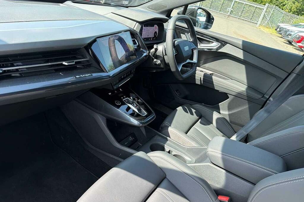 Audi Q4 E Tron Q4 Sportback Black Edition 45 E-tron Quattro 210,0 Silver #2