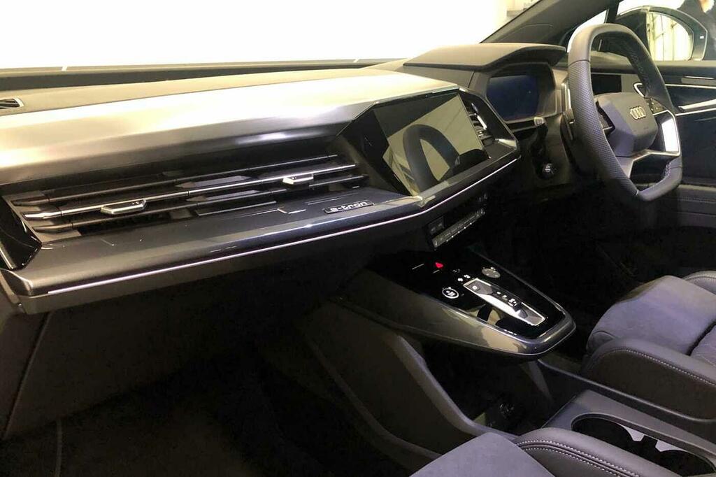 Audi Q4 E Tron Q4 Black Edition 55 E-tron Quattro 250,00 Kw Blue #2