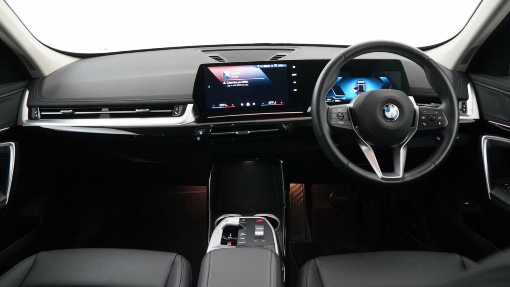 BMW X1 1.5 20I Mht Xline Suv Hybrid Dct Sdrive Black #4