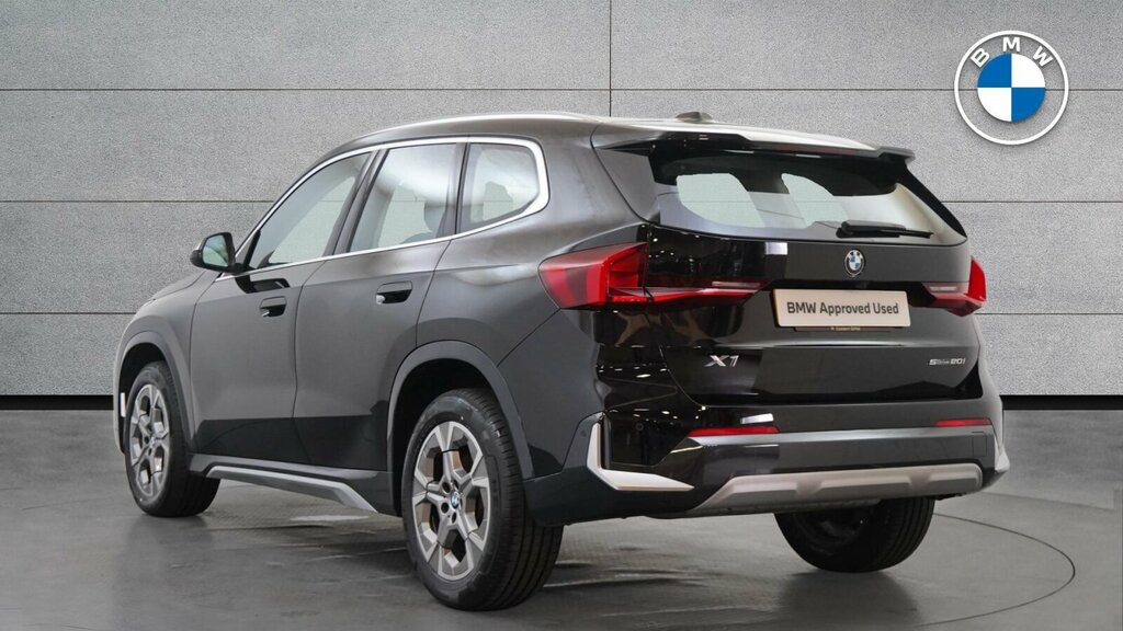 BMW X1 1.5 20I Mht Xline Suv Hybrid Dct Sdrive Black #2