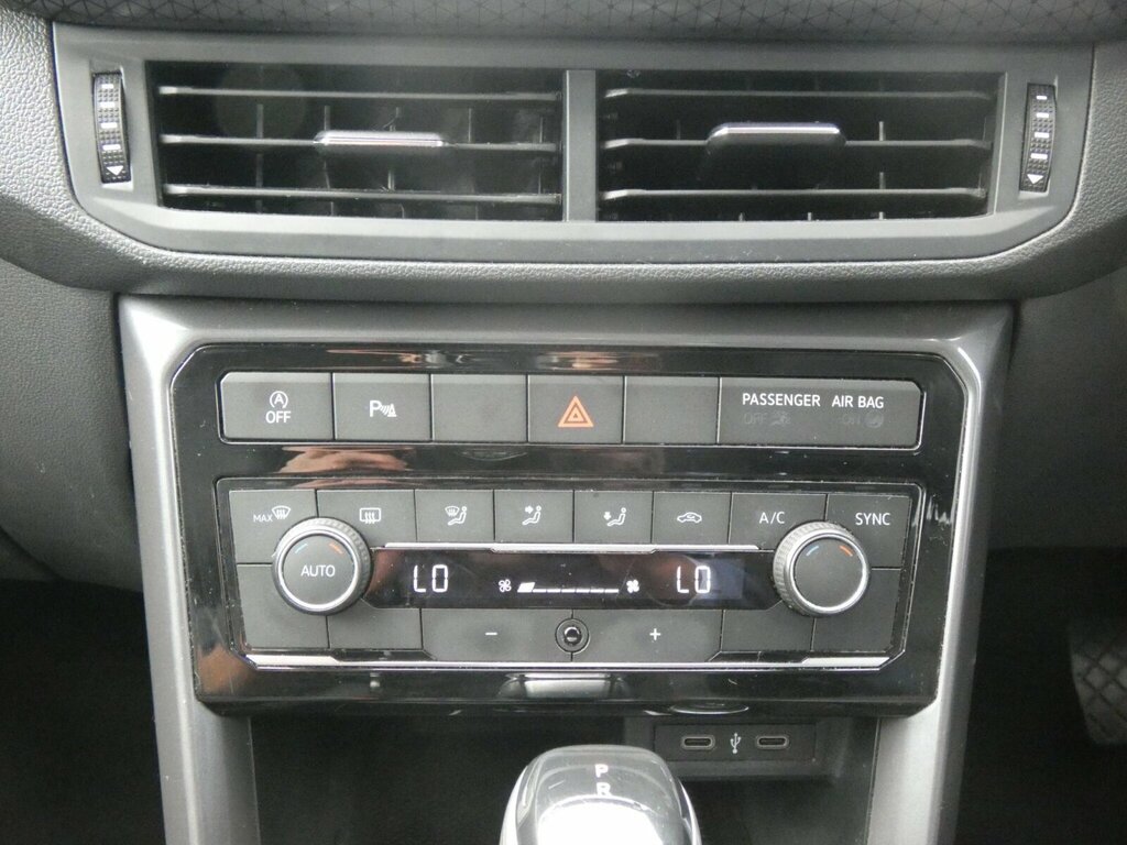 Volkswagen T-Cross Se Tsi Red #17
