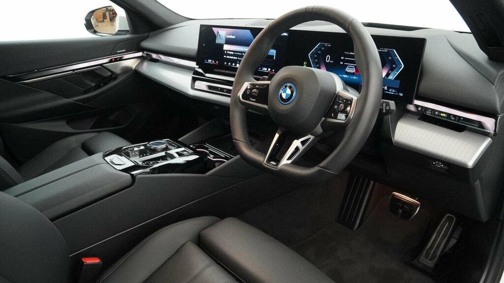 BMW 5 Series 2.0 530E 22.1Kwh M Sport Touring Plug-i White #6