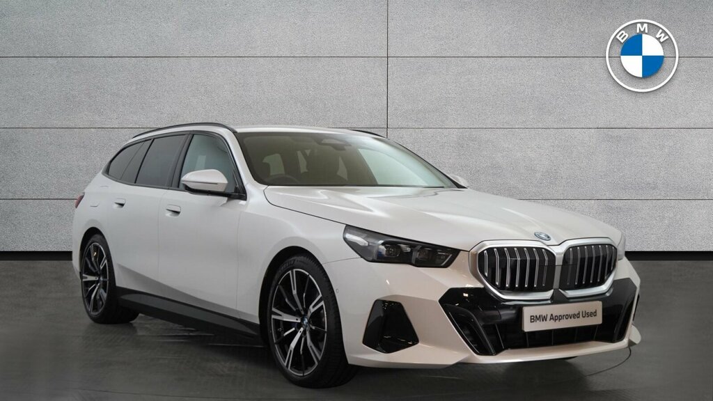 BMW 5 Series 2.0 530E 22.1Kwh M Sport Touring Plug-i White