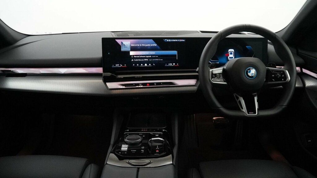 BMW 5 Series 2.0 530E 22.1Kwh M Sport Touring Plug-i White #4
