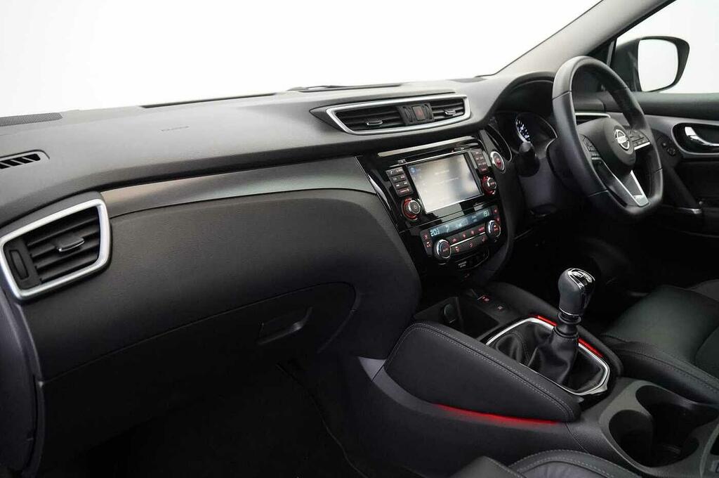 Nissan Qashqai 1.3 Dig-t 140 Tekna With Bose Premium Audio And Pa Black #2