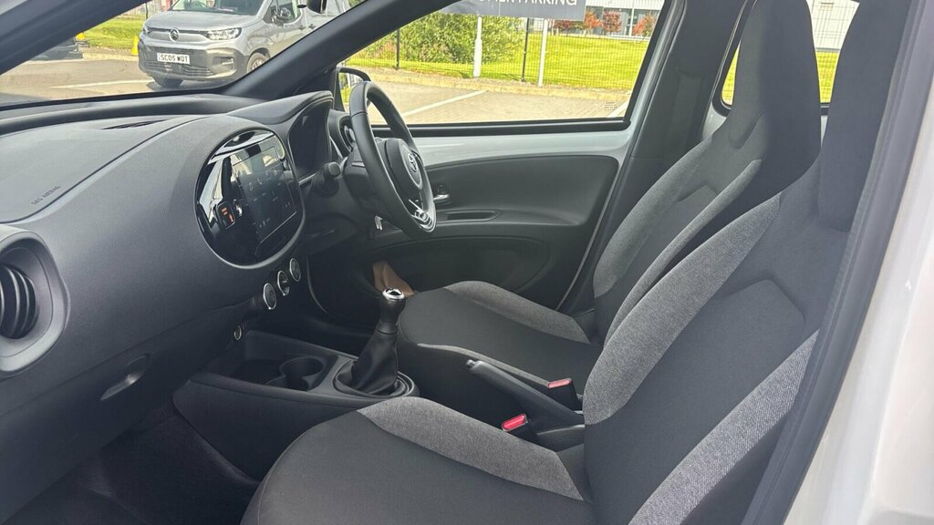 Toyota Aygo X 1.0 Vvt-i Pure Euro 6 Ss White #5