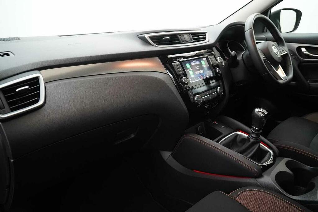 Nissan Qashqai 1.3 Dig-t 140 N-motion Limited Edition With Glass Silver #2