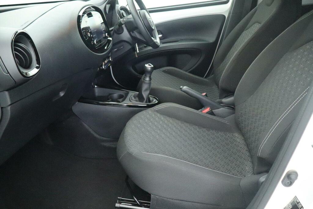 Toyota Aygo X 1.0 Vvt-i Edge Euro 6 Ss White #5