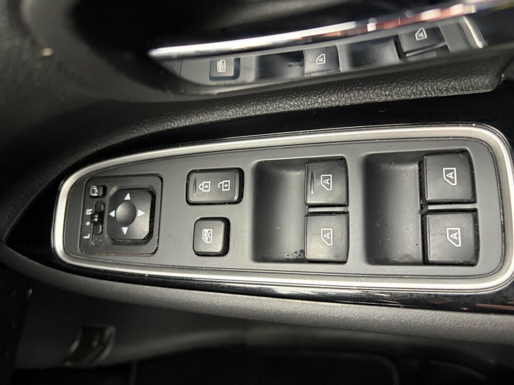 Mitsubishi Outlander 2.4H Twinmotor 13.8Kwh Dynamic Suv Plug Red #14