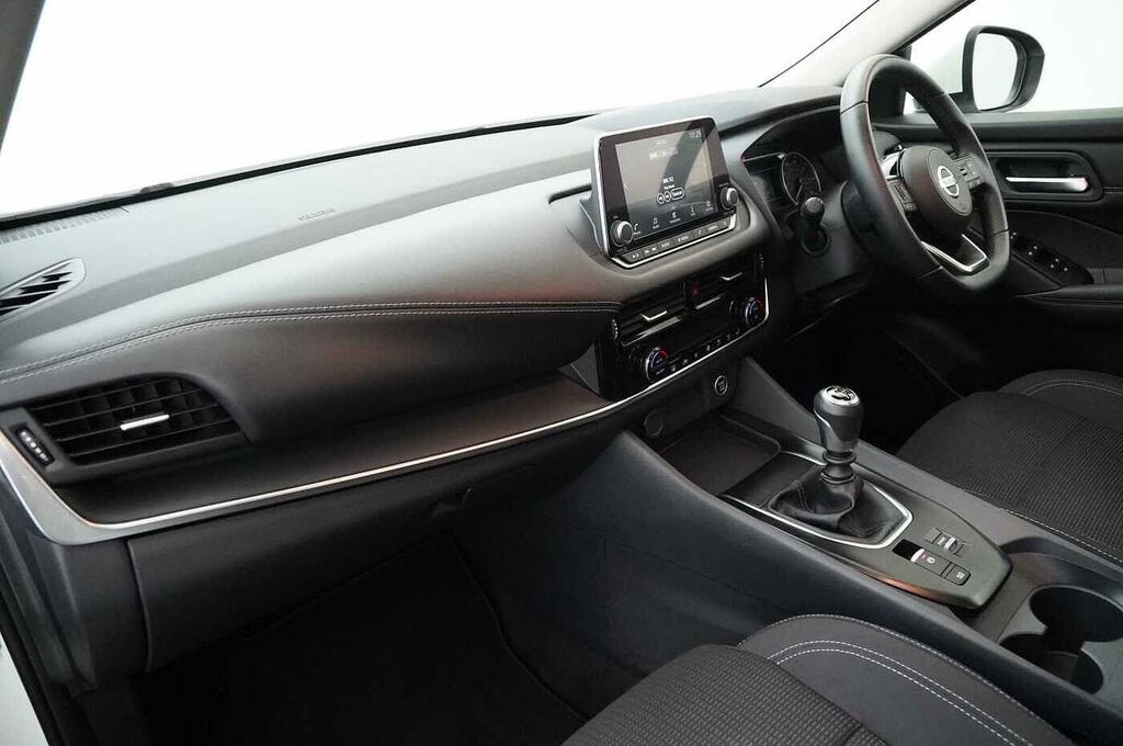 Nissan Qashqai 1.3 Dig-t Mh 140 Acenta Premium With Rear View Cam White #2