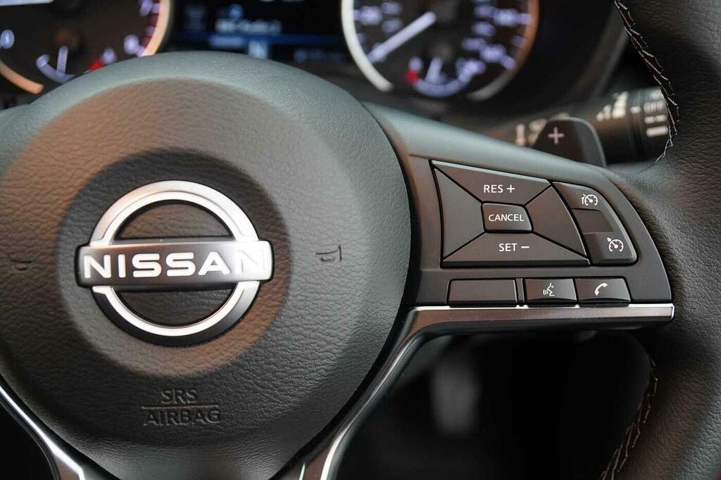 Nissan Juke Nissan Juke N-connecta Silver #32
