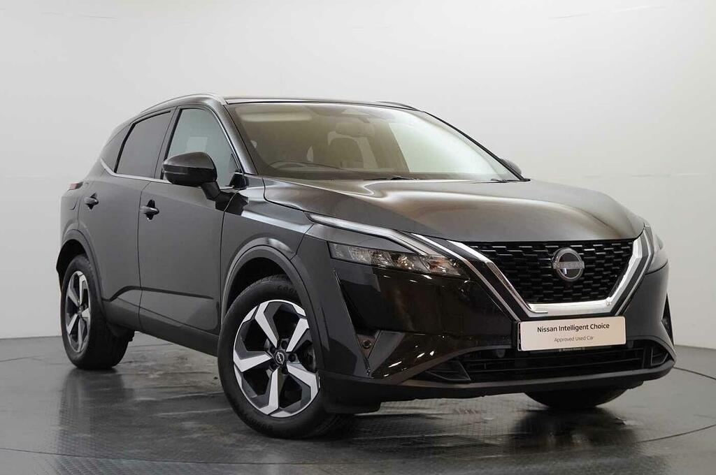 Nissan Qashqai 1.3 Dig-t Mh 140 N-connecta With Glass Roof Sat Black