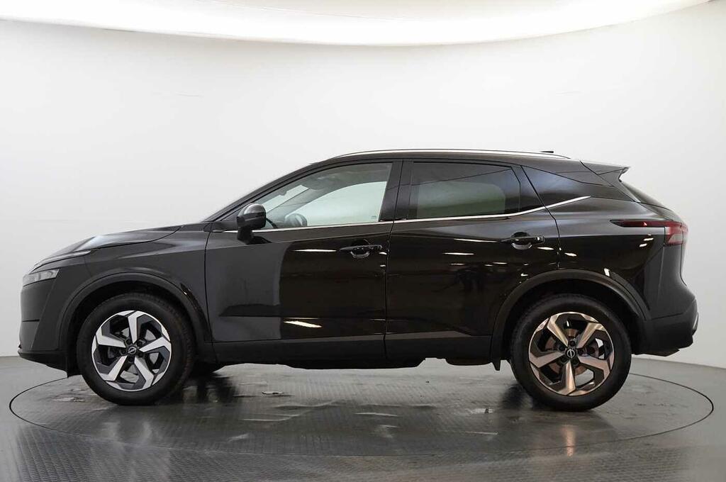 Nissan Qashqai 1.3 Dig-t Mh 140 N-connecta With Glass Roof Sat Black #5