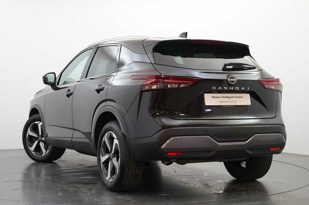 Nissan Qashqai 1.3 Dig-t Mh 140 N-connecta With Glass Roof Sat Black #3
