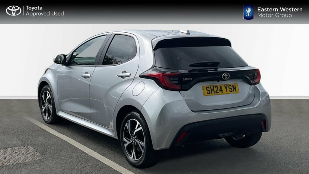Toyota Yaris 1.5 Vvt-h Design E-cvt Euro 6 Ss Silver #4