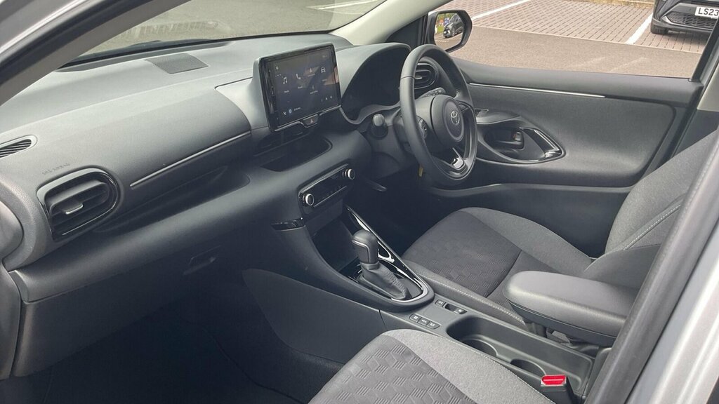 Toyota Yaris 1.5 Vvt-h Design E-cvt Euro 6 Ss Silver #5