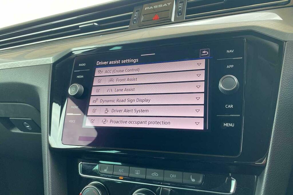 Volkswagen Passat Estate Executive 2.0 Tdi Bmt 140Ps 6-Speed Dsg 5 D Grey #47