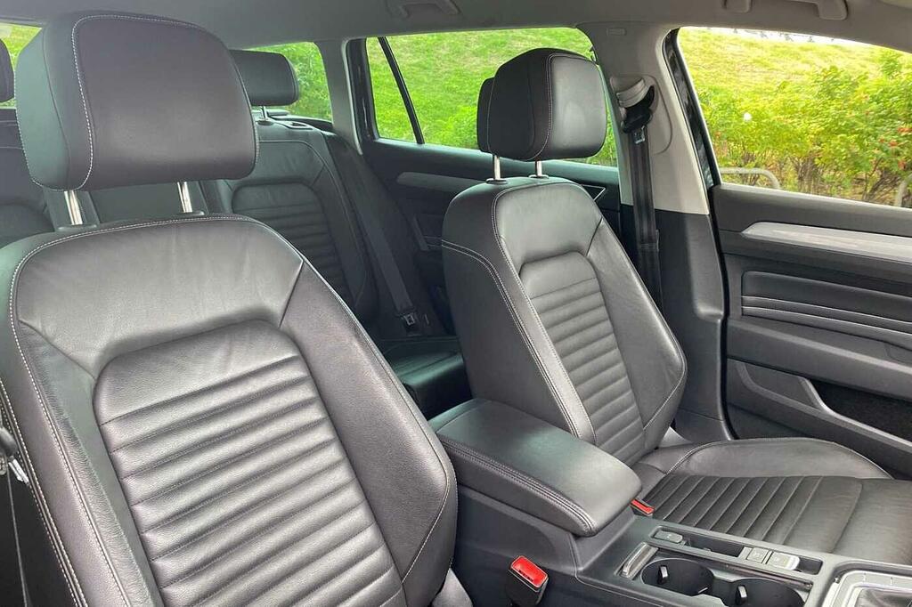 Volkswagen Passat Estate Executive 2.0 Tdi Bmt 140Ps 6-Speed Dsg 5 D Grey #49