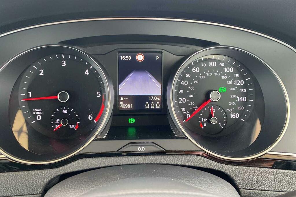 Volkswagen Passat Estate Executive 2.0 Tdi Bmt 140Ps 6-Speed Dsg 5 D Grey #14