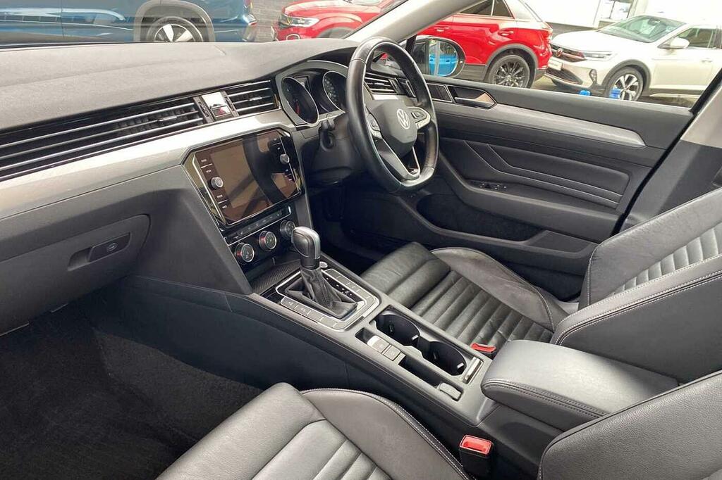 Volkswagen Passat 2.0 Tdi Evo Scr Sel Dsg Black #2
