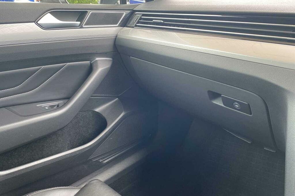 Volkswagen Passat Estate Executive 2.0 Tdi Bmt 140Ps 6-Speed Dsg 5 D Grey #39