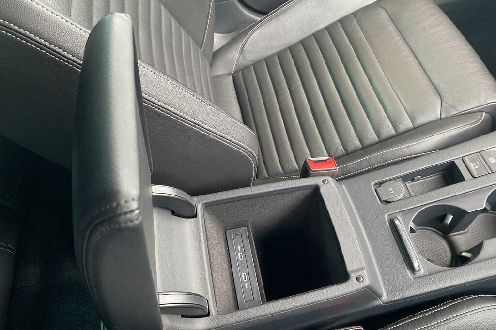 Volkswagen Passat Estate Executive 2.0 Tdi Bmt 140Ps 6-Speed Dsg 5 D Grey #48