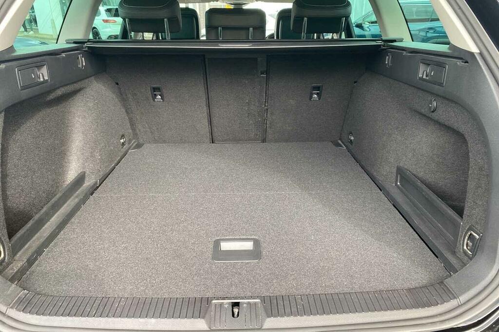Volkswagen Passat Estate Executive 2.0 Tdi Bmt 140Ps 6-Speed Dsg 5 D Grey #11