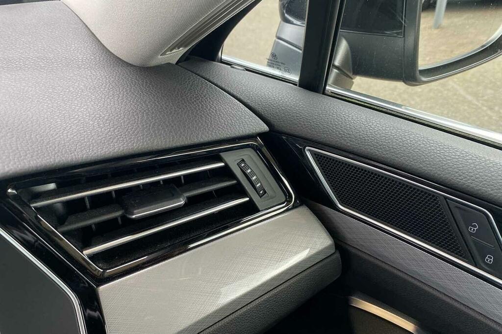 Volkswagen Passat Estate Executive 2.0 Tdi Bmt 140Ps 6-Speed Dsg 5 D Grey #29