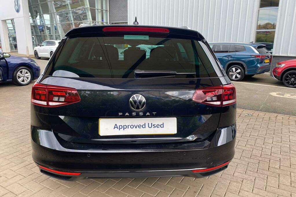 Volkswagen Passat Estate Executive 2.0 Tdi Bmt 140Ps 6-Speed Dsg 5 D Grey #10
