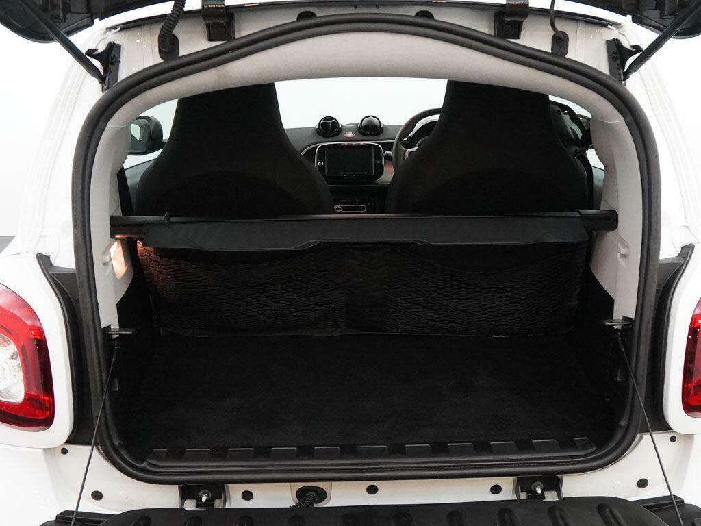 Smart Fortwo Coupe Coupe 17.6Kwh Prime Exclusive 22Kw Charg White #25