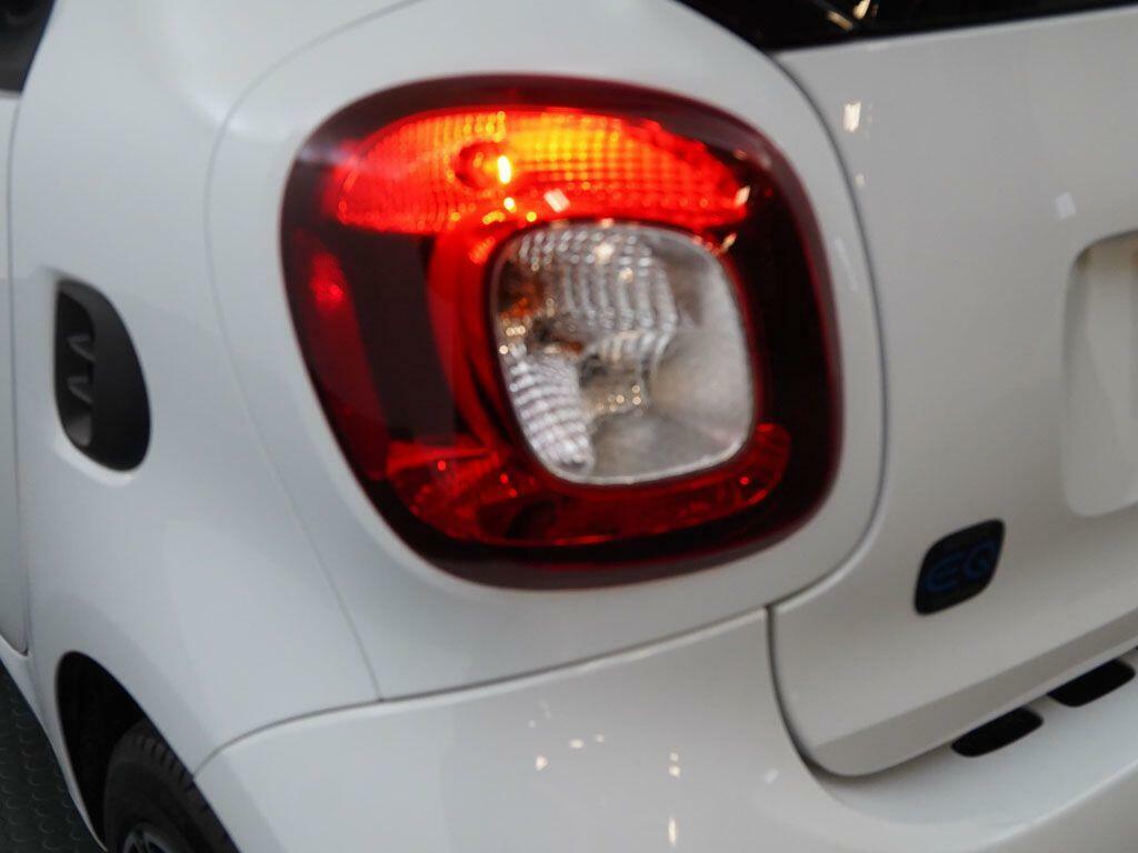 Smart Fortwo Coupe Coupe 17.6Kwh Prime Exclusive 22Kw Charg White #33