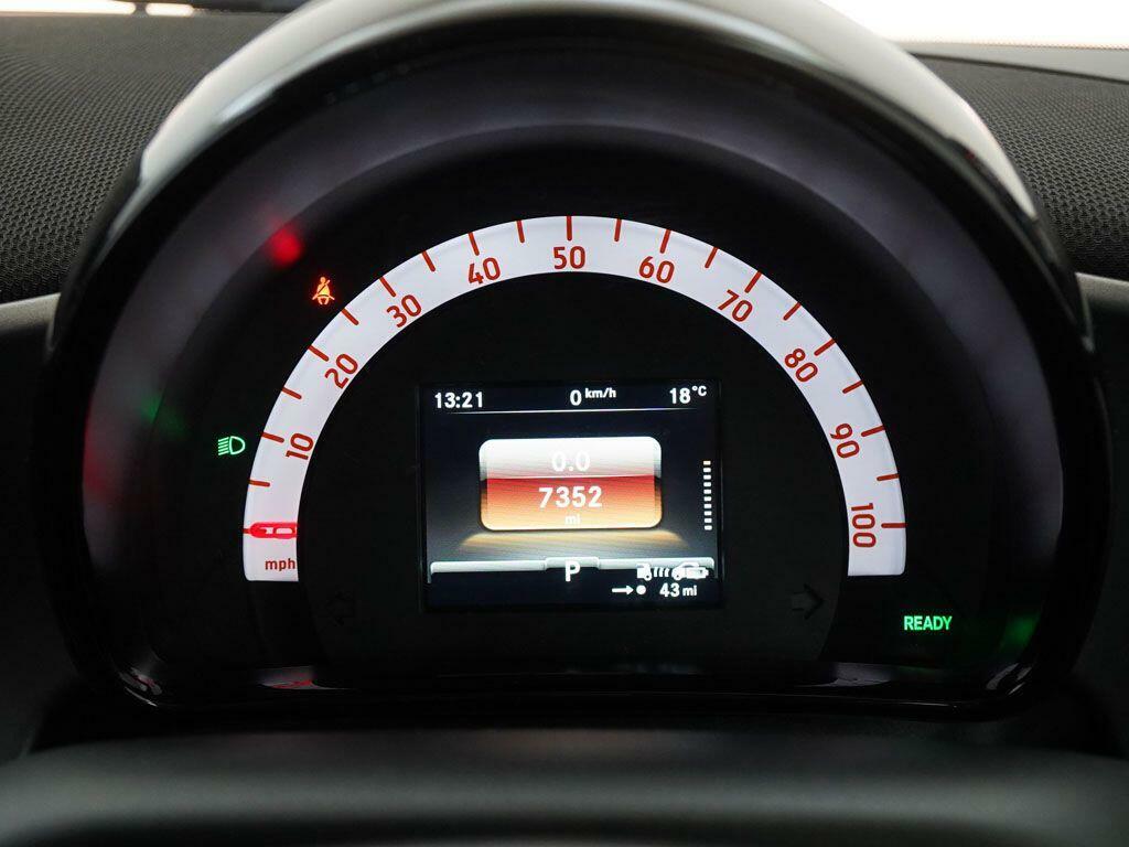 Smart Fortwo Coupe Coupe 17.6Kwh Prime Exclusive 22Kw Charg White #24