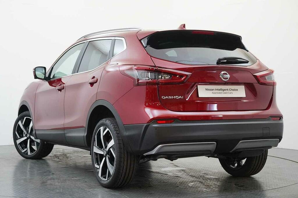 Nissan Qashqai 1.6 Dci 130 2Wd Tekna With With Bose Audio And Gla Red #3
