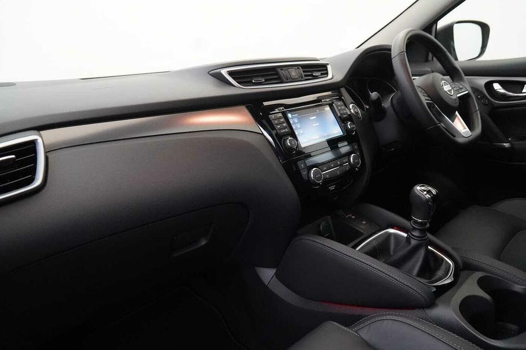 Nissan Qashqai 1.6 Dci 130 2Wd Tekna With With Bose Audio And Gla Red #2