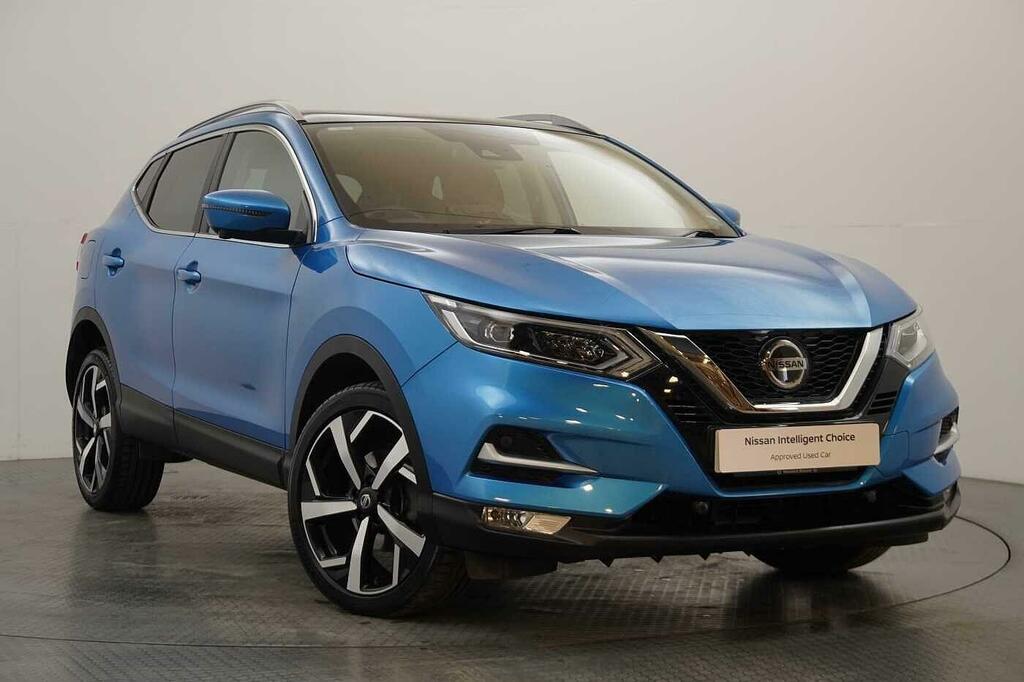 Nissan Qashqai 1.3 Dig-t 140 N-motion With Panoramic Glass Roof A Blue