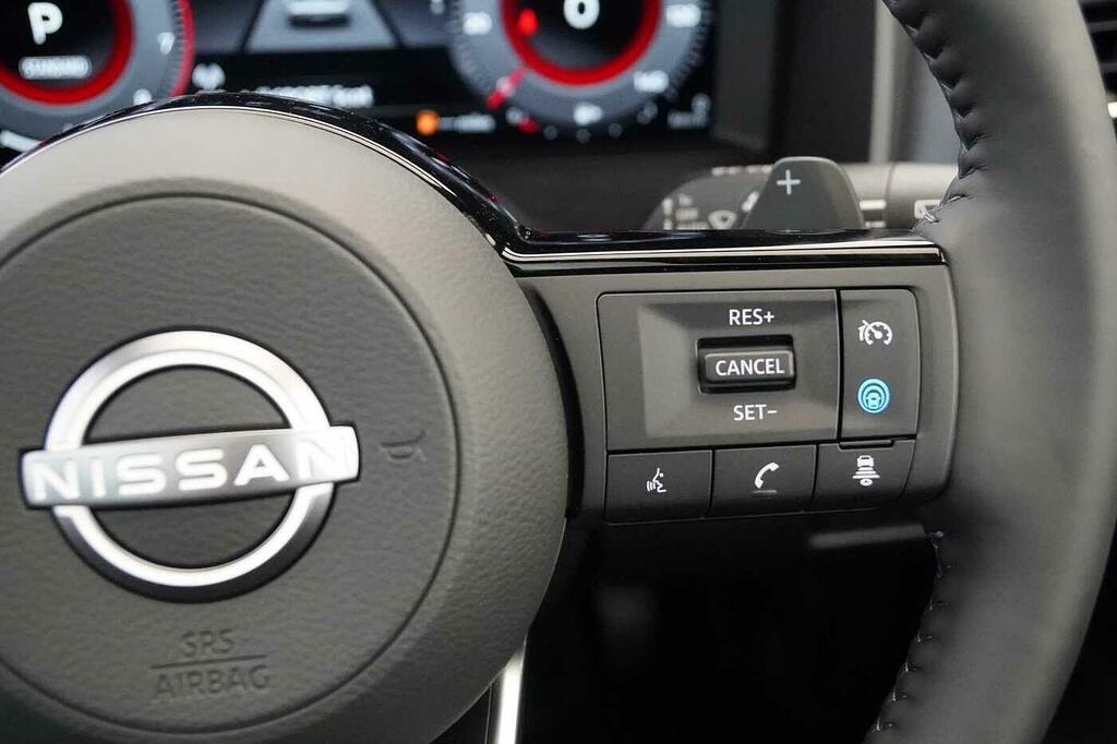 Nissan Qashqai 1.3 Dig-t 140Ps N-connecta White #36