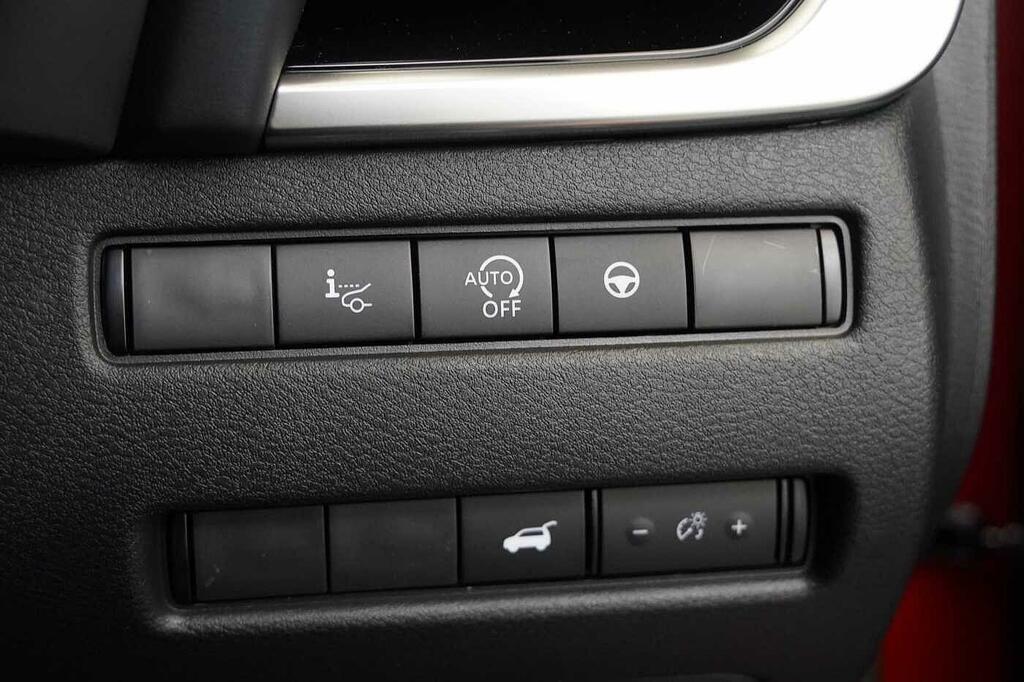 Nissan Qashqai 1.3 Dig-t 140Ps N-connecta White #37
