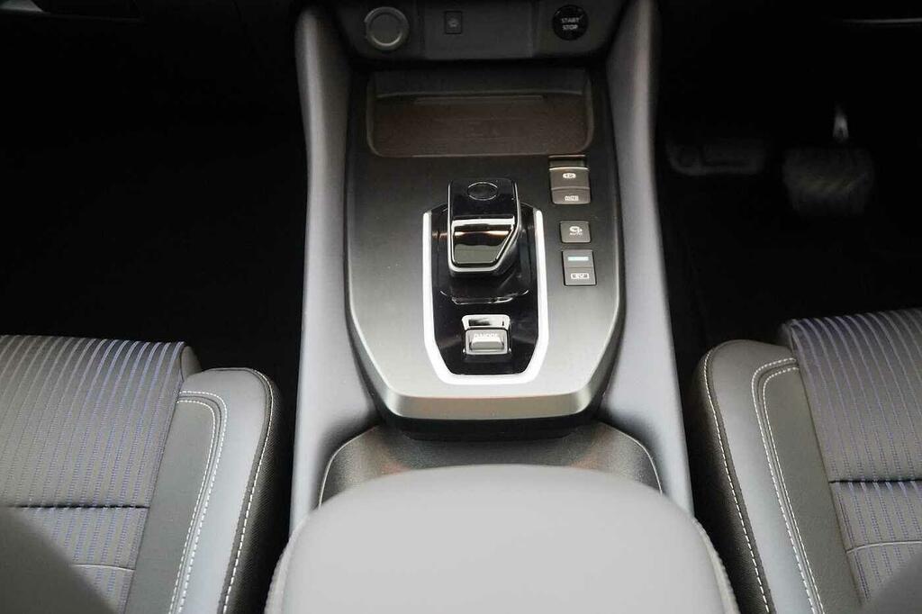 Nissan Qashqai 1.3 Dig-t Mh N-connecta Black #30