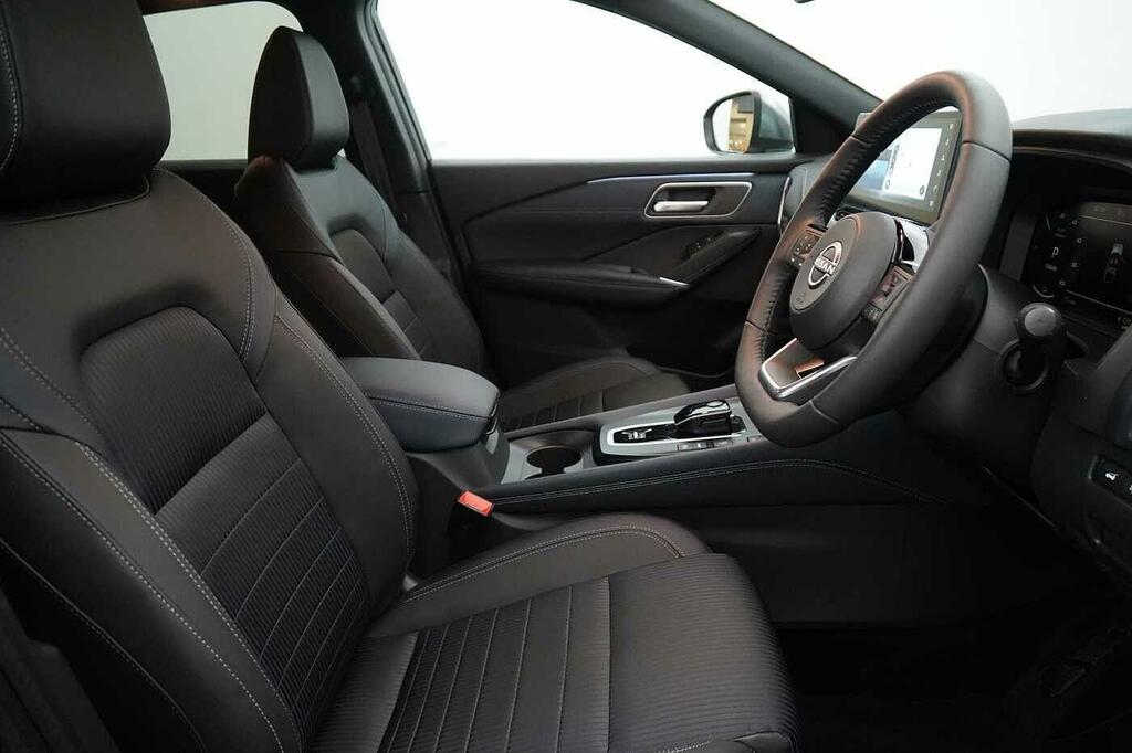 Nissan Qashqai 1.3 Dig-t Mh N-connecta Black #19