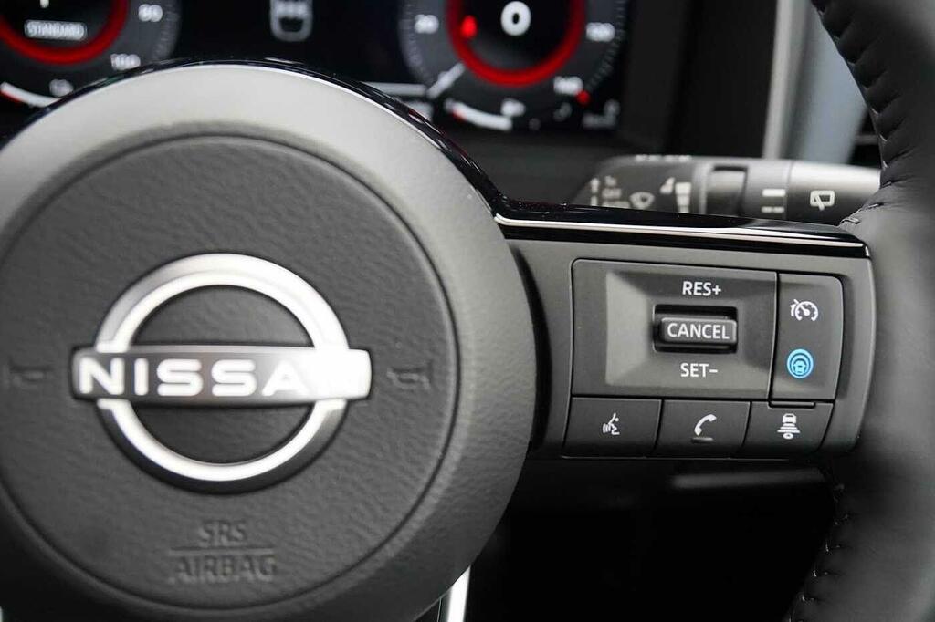 Nissan Qashqai 1.3 Dig-t Mh N-connecta Black #36