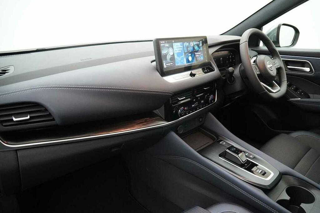 Nissan Qashqai 1.3 Dig-t Mh N-connecta Black #2