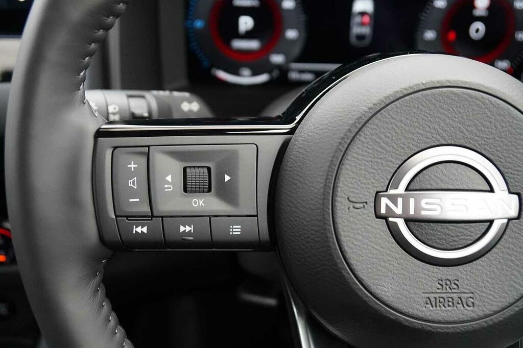 Nissan Qashqai 1.3 Dig-t Mh N-connecta Black #35
