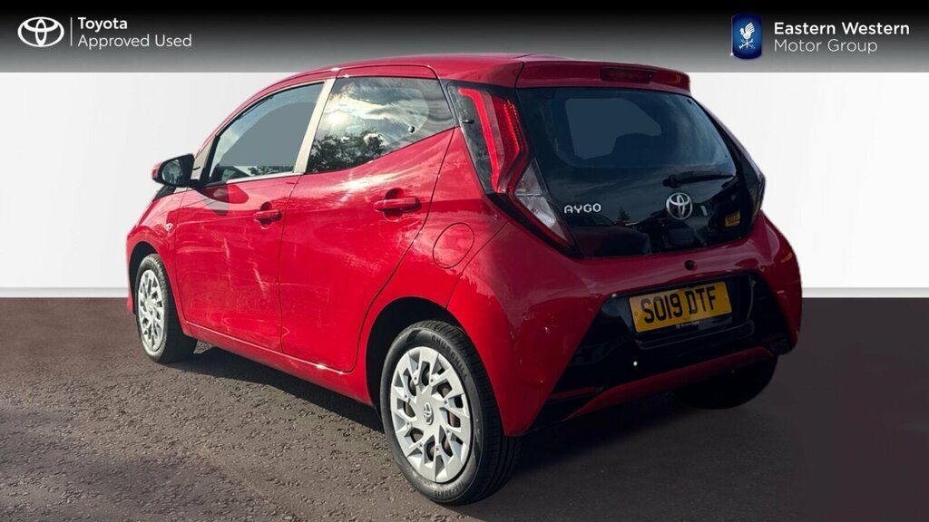 Toyota Aygo 1.0 Vvt-i X-play Euro 6 Red #4
